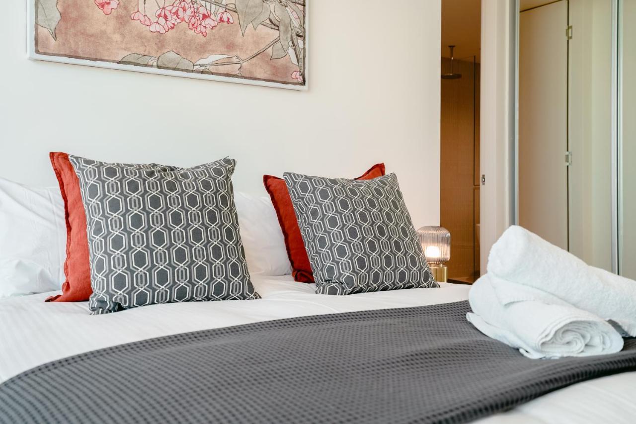 3br 2bath, Southbank, Crown, Sea View, Level 39 Apartment *